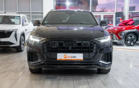 Audi Q8 55 TFSIe — poza 2