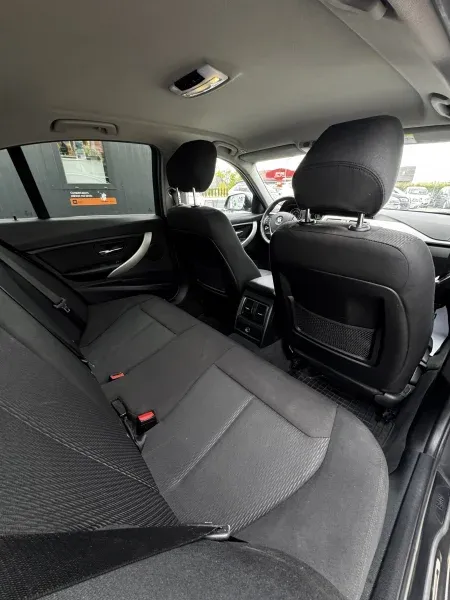 BMW 320i 2.0 benzină automat — poza 2