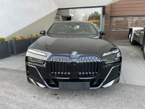 BMW 740 — poza 3