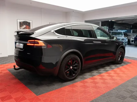 Tesla Model X — poza 2