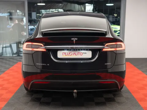 Tesla Model X — poza 3