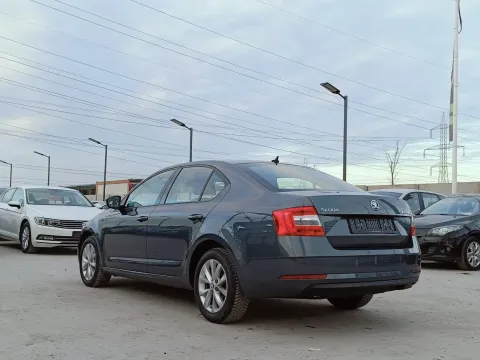 Skoda Octavia — poza 3