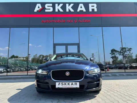 Jaguar Xe — poza 2