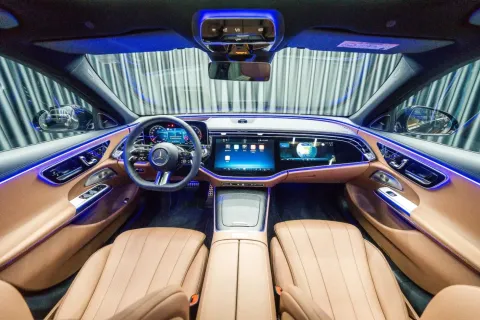 Mercedes-Benz E 200 — poza 3