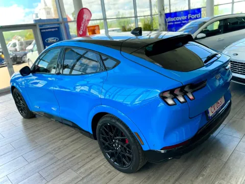 Ford Mustang Mach-E — poza 2