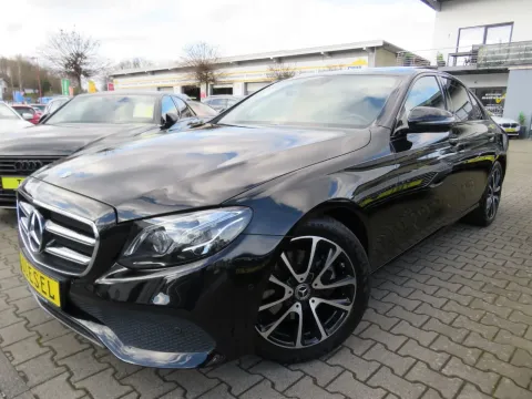 Mercedes-Benz E 220
