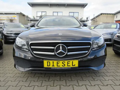 Mercedes-Benz E 220 — poza 2