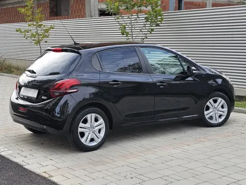 Peugeot 208 — poza 3