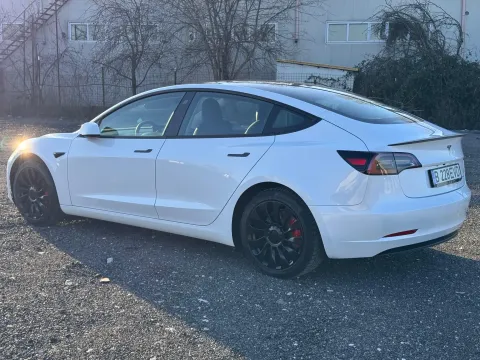 Tesla Model 3 — poza 3