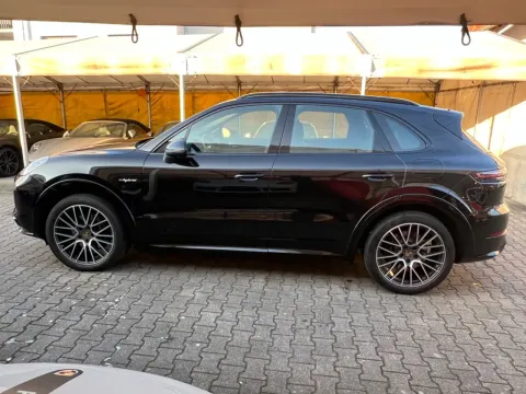 Porsche Cayenne — poza 2