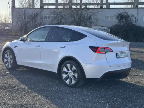 Tesla Model Y — poza 2