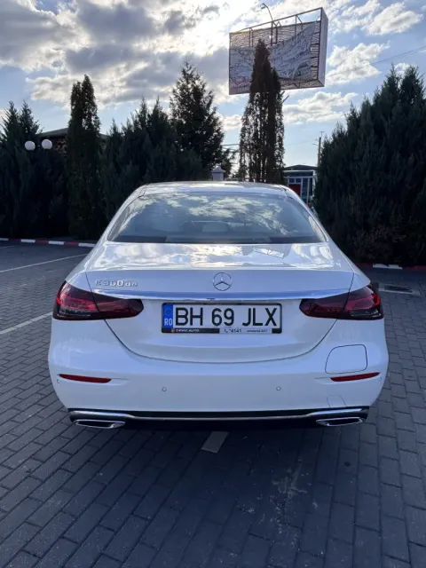 Mercedes-Benz E 300 — poza 2