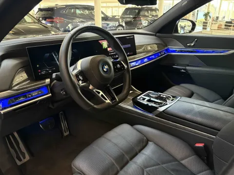 BMW 750 — poza 3
