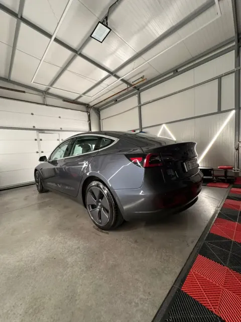 Tesla Model 3 — poza 3