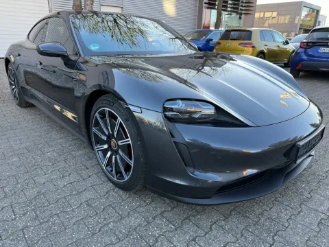 Porsche Taycan — poza 3