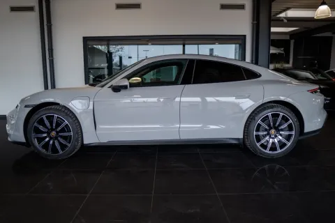 Porsche Taycan — poza 2