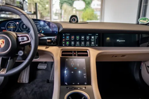 Porsche Taycan — poza 3