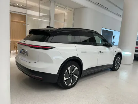 NIO El6 — poza 3