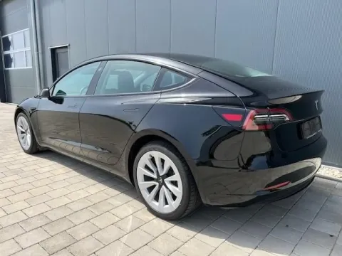 Tesla Model 3 — poza 3
