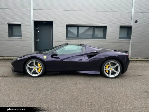 Ferrari F8 — poza 2