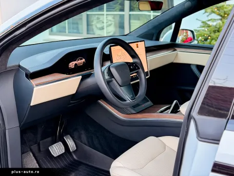 Tesla Model X — poza 3