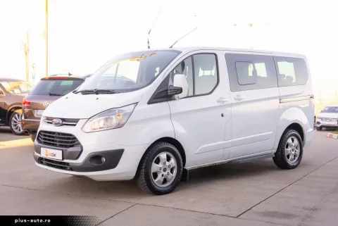 Ford Tourneo Custom — poza 3