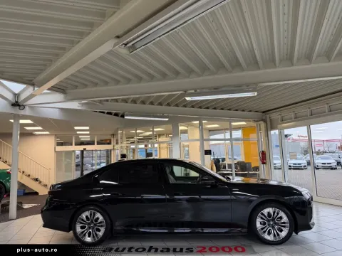BMW 750 — poza 3