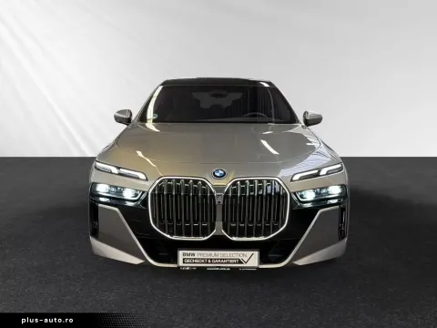 BMW 750 — poza 2