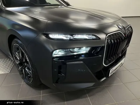 BMW 750 — poza 2