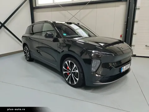 NIO El8