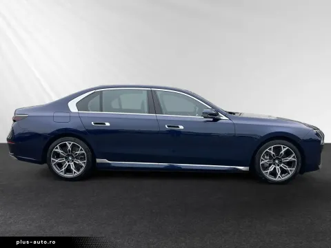 BMW 750 — poza 2