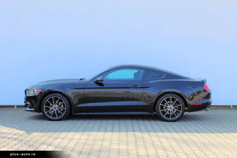 Ford Mustang — poza 2