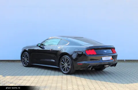 Ford Mustang — poza 3