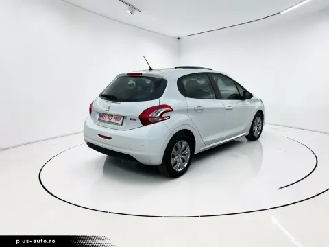 Peugeot 208 — poza 3