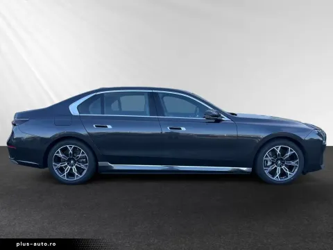 BMW 750 — poza 2