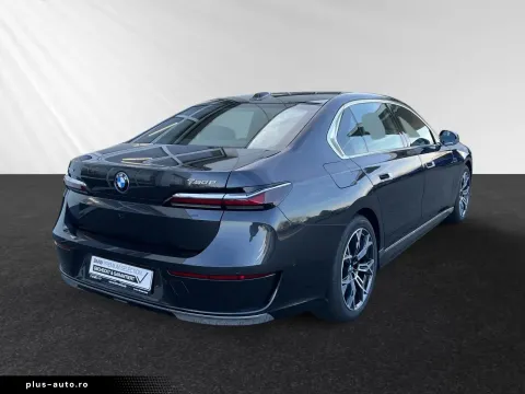 BMW 750 — poza 3