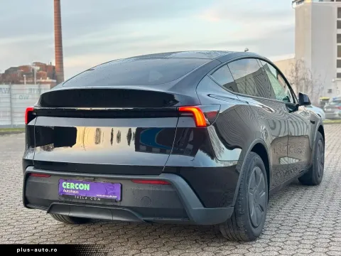 Tesla Model Y — poza 3