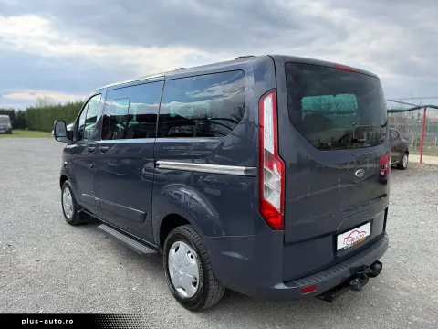Ford Tourneo Custom — poza 3