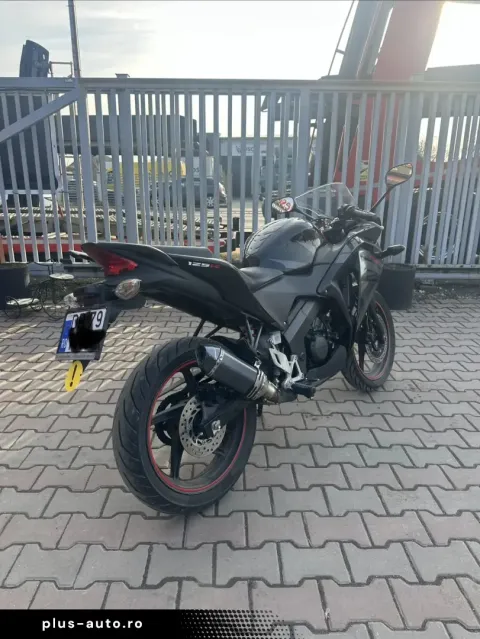 Honda CBR125R — poza 3