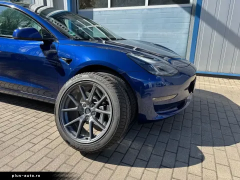 Tesla Model 3 — poza 3