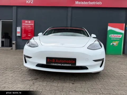 Tesla Model 3 — poza 2