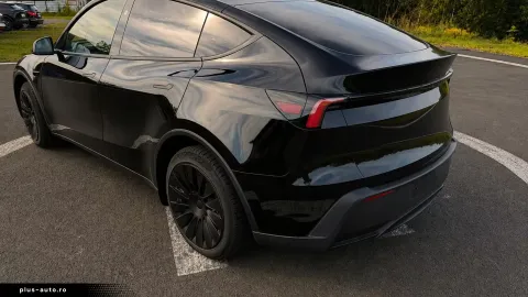 Tesla Model Y — poza 3