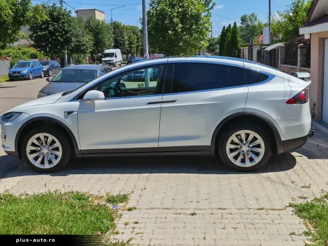 Tesla Model X — poza 3