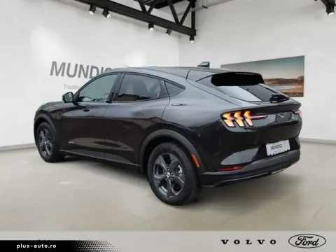 Ford Mustang Mach-E — poza 3
