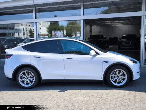 Tesla Model Y — poza 3
