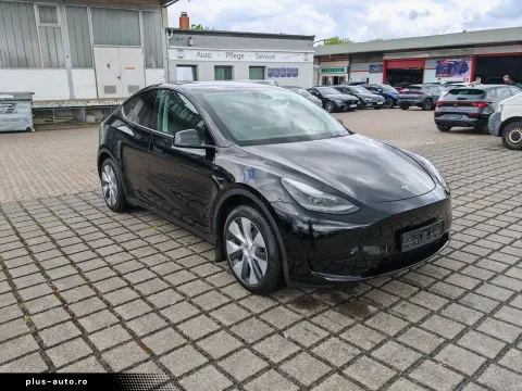 Tesla Model Y — poza 3