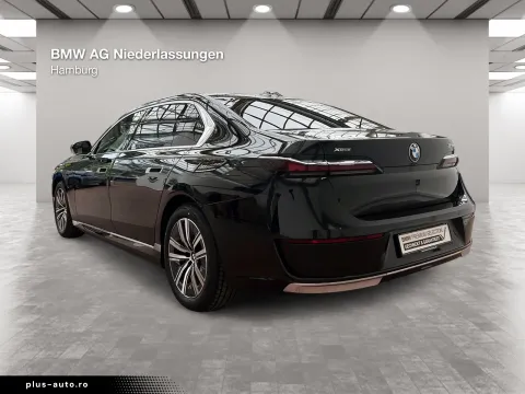 BMW 750 — poza 3