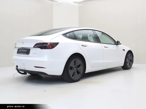 Tesla Model 3 — poza 3