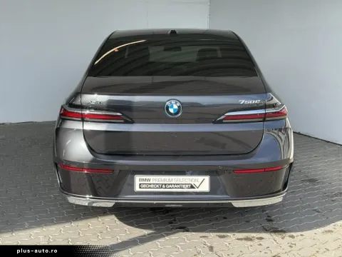 BMW 750 — poza 2