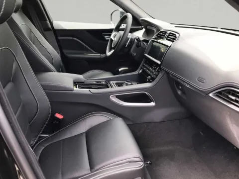 Jaguar F-Pace — poza 3